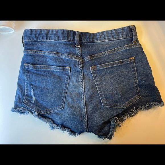 Denim H&M Distressed Shorts - Picture 2 of 3